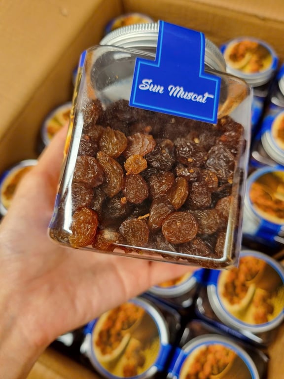 NHO KHÔ ÚC RAISINS SUN MUSCAT lọ thuỷ tinh 280g