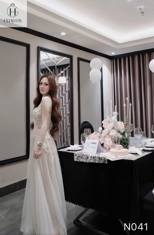 N041 - váy cúp đính hoa trắng