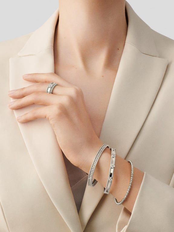 Perlée clovers bracelet, medium model (bản nhỏ)