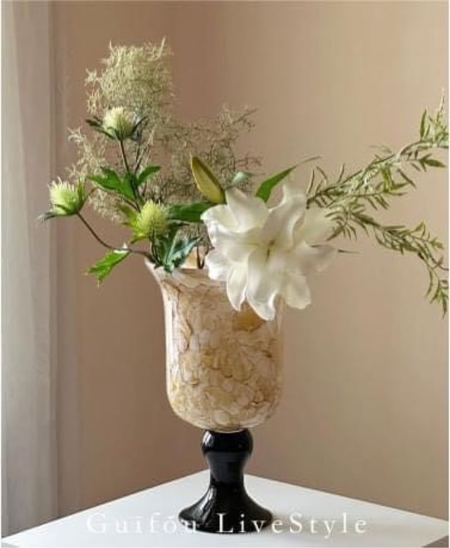 Bình hoa vân đá có chân cao cấp.