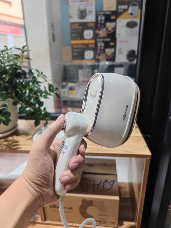 BÀN LÀ HƠI NƯỚC CẦM TAY MINI BEAR DYD-J10Q1