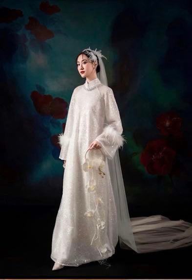Áo dài trắng tay đính lông - AD044
