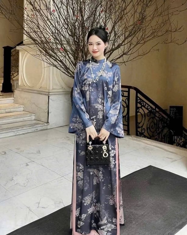 Áo dài xanh dương đậm hoa loang
