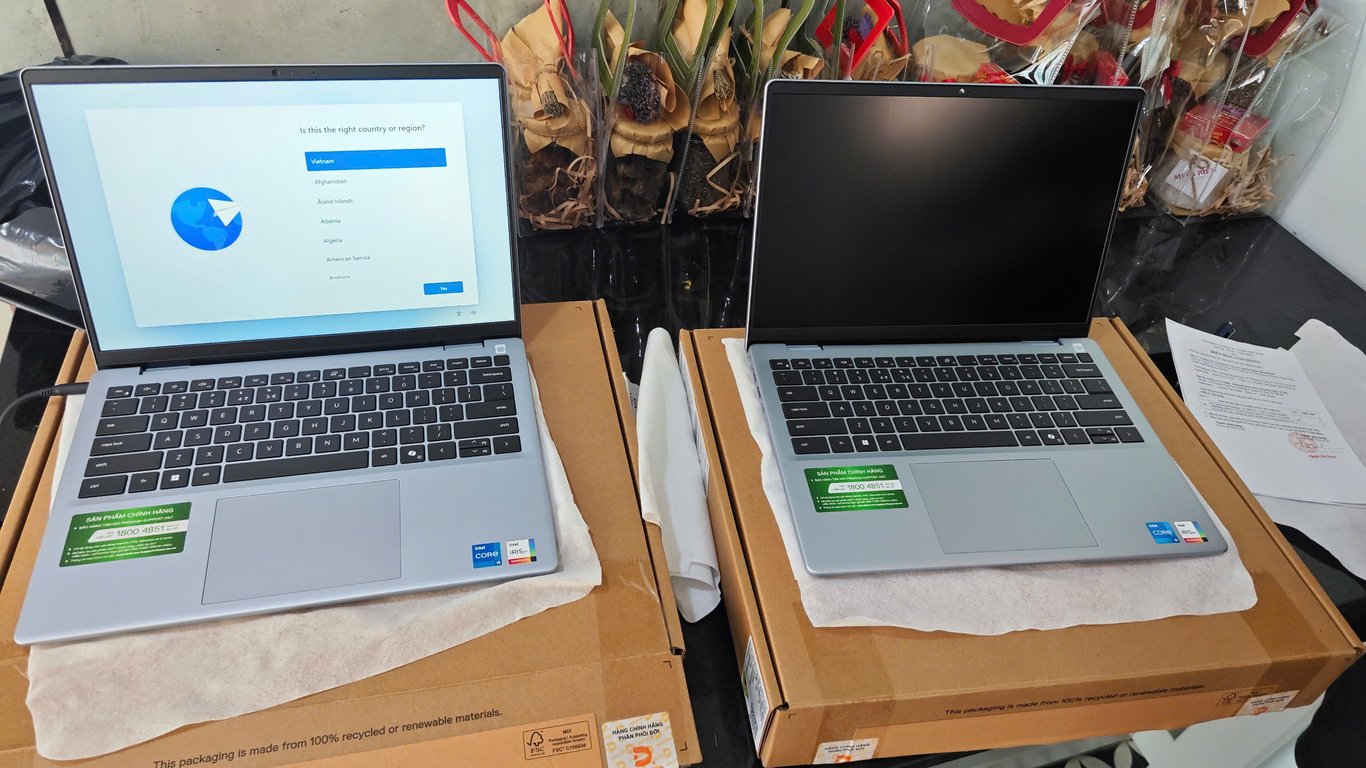 Laptop Dell Inspiron 14 5440 N4I7204W1 (Intel Core 7 processor 150U/ 16GB/ 512GB/ Intel Iris Xe/ 14 inch FHD+/ Win 11/ Office/ Xanh