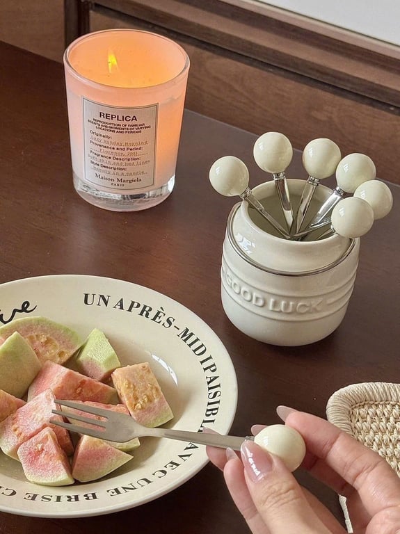 Set 6 dĩa mini + 1 lọ sứ "GOOD LUCK