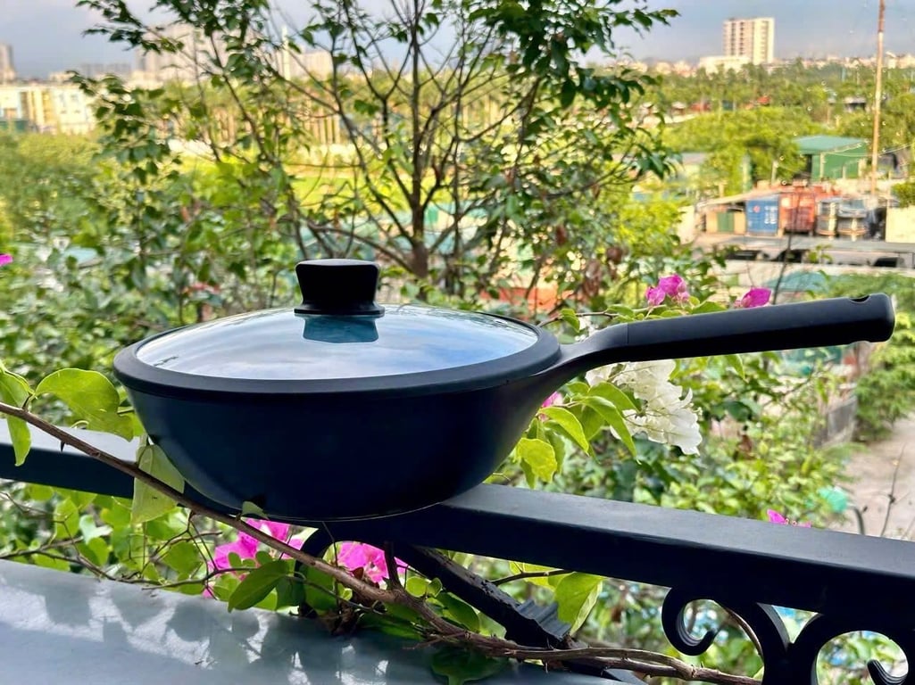 CAW2811 – Chảo sâu lòng siêu chống dính Lock&Lock EDGE size 28cm, cao 9cm – full vung kính