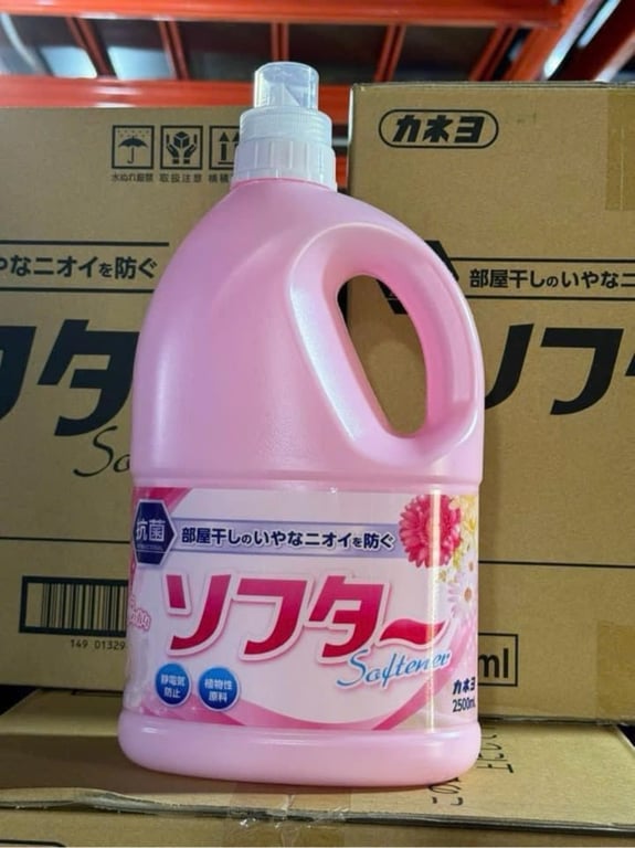 Nước xả vải hương hoa Can 2,5L Kaneyo