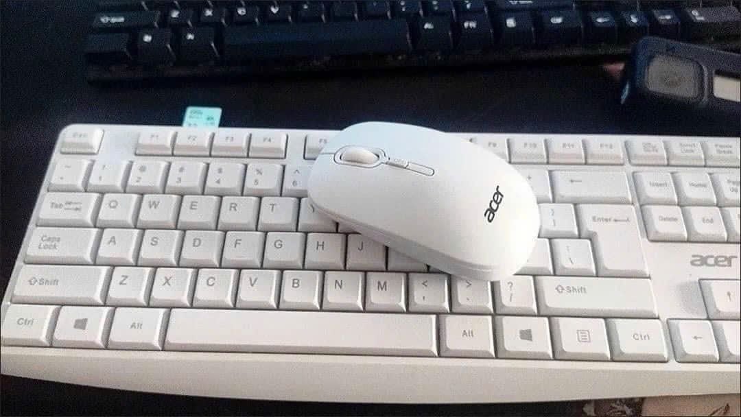 Bàn phím không dây  + chuột k dây của hãng ACER .