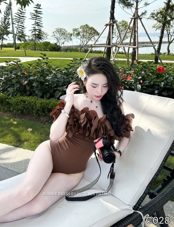 C028- bodysuit nâu vai phồng