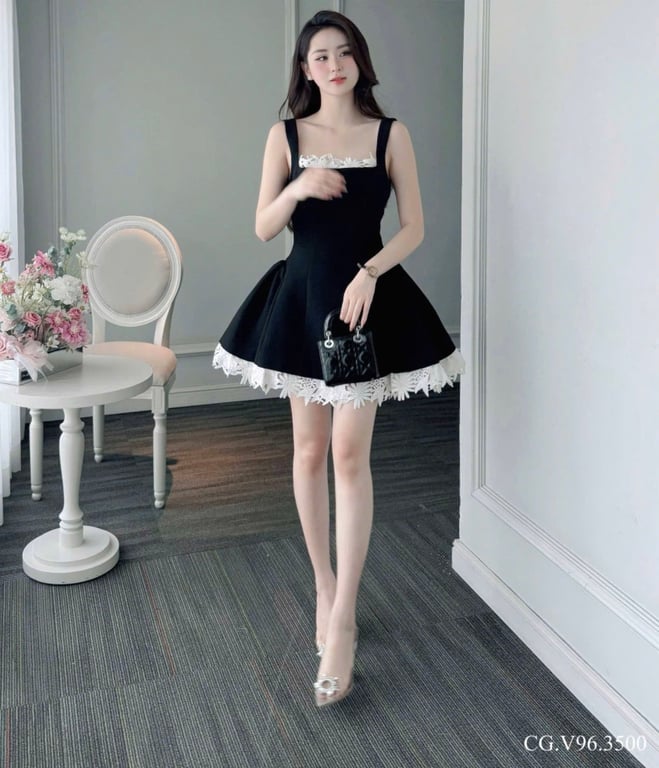 Váy 2 dây hở lưng phối viền ren