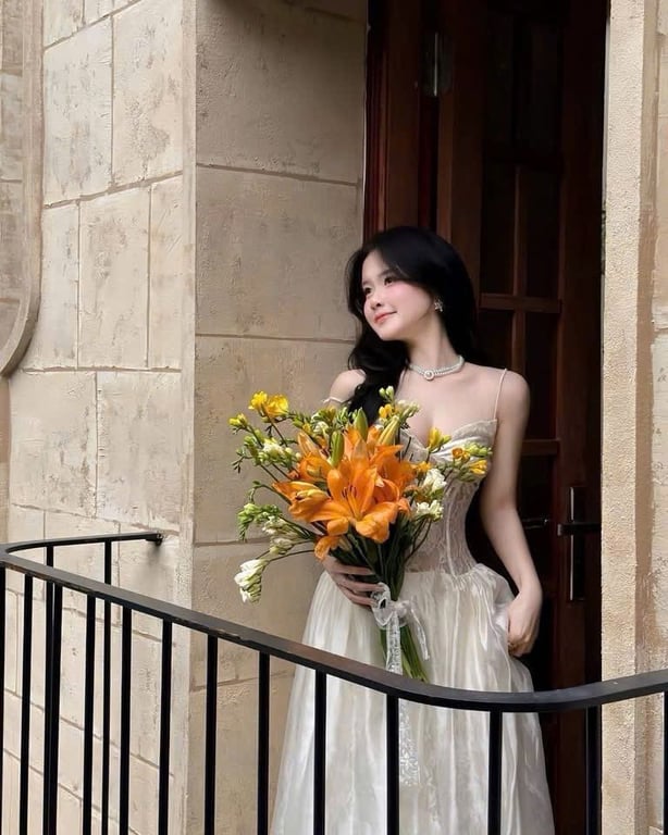 Váy tiệc nàng thơ phối lưới
