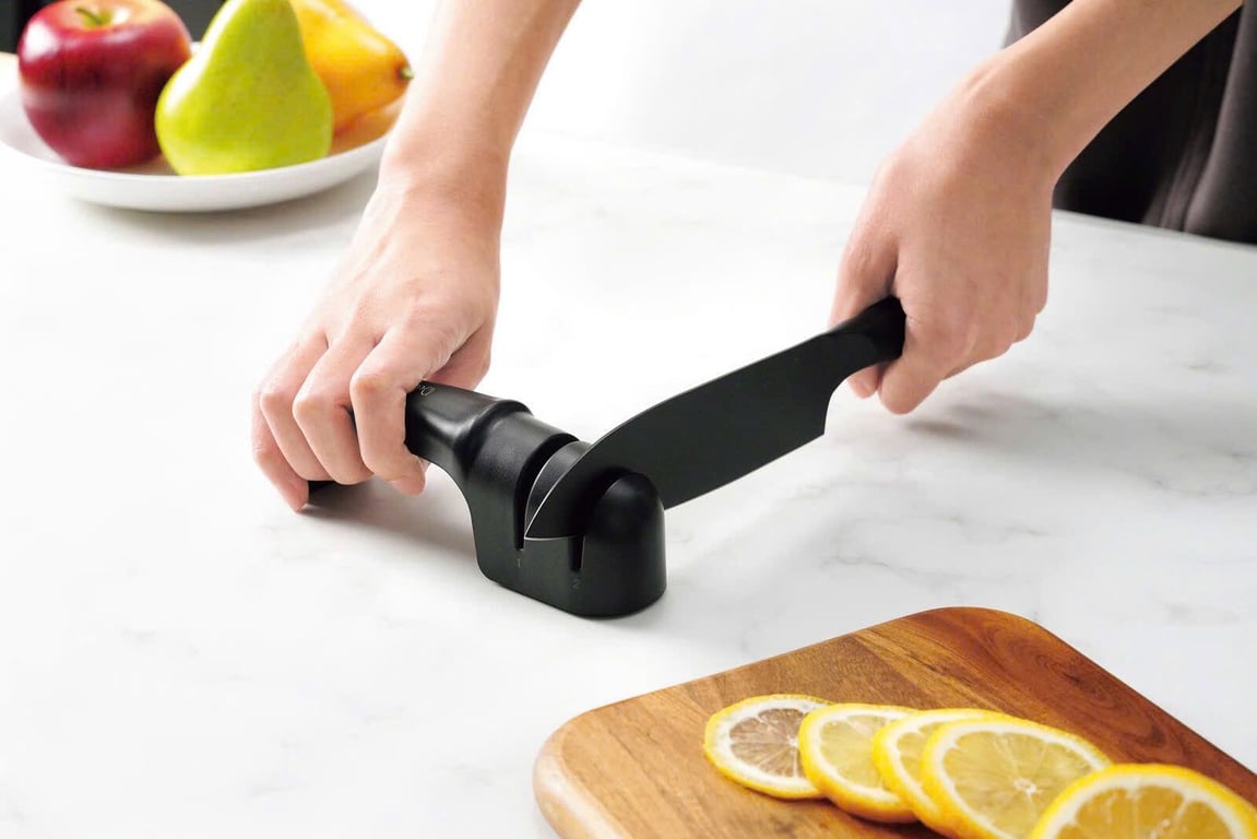 Dụng cụ mài dao 2 cấp độ cao cấp DELICIAS Black Nhật Bản