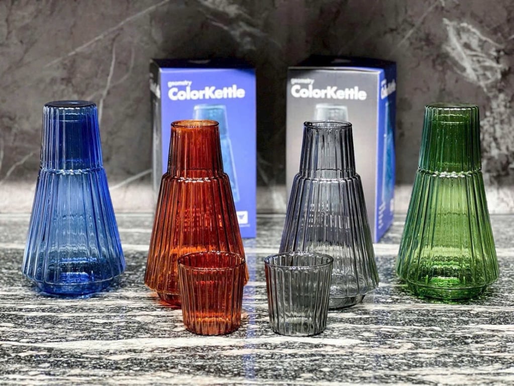 Bình nước tích hợp cốc uống 2 in 1 tuyệt đẹp Color Kettle IWVV phong cách Pháp tối giản và tinh tế.