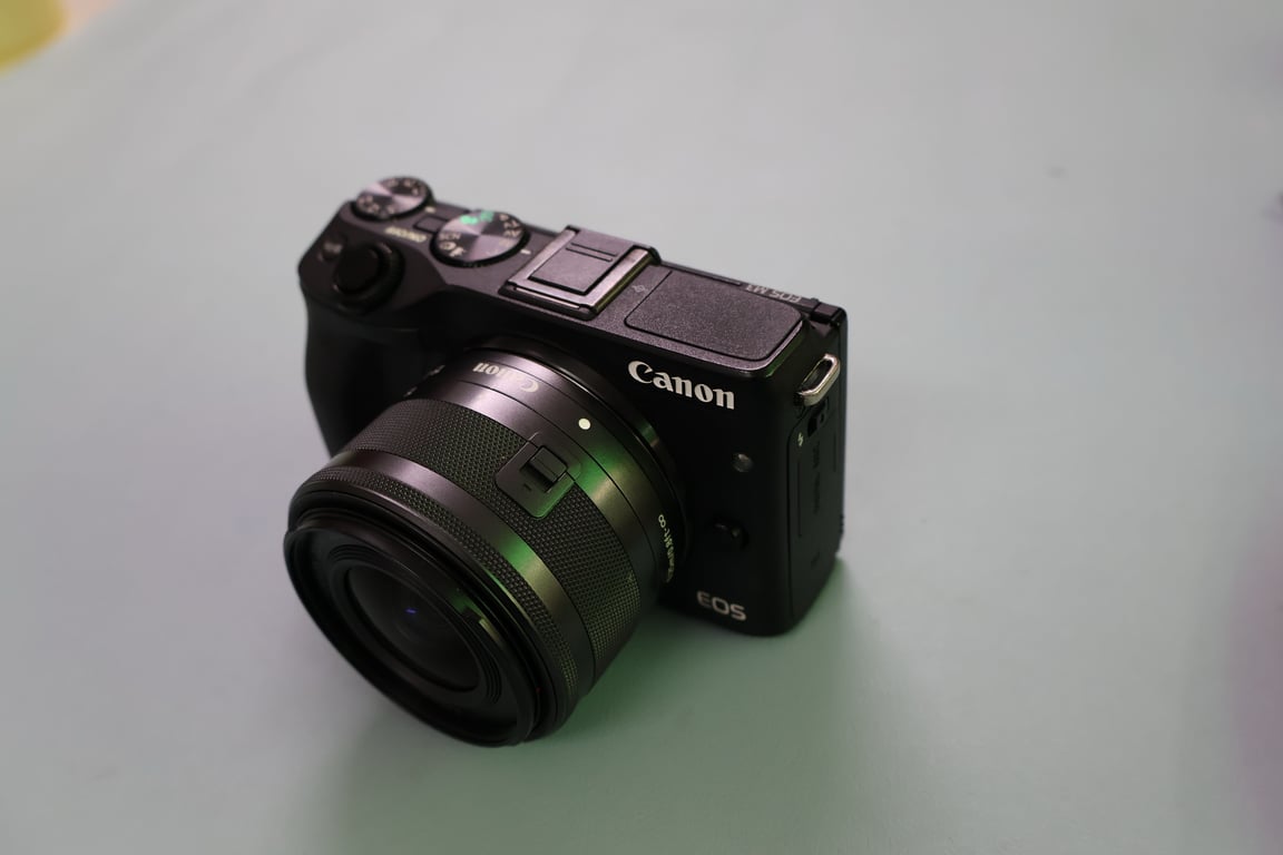 Canon M3 + lens kit 15- 45mm