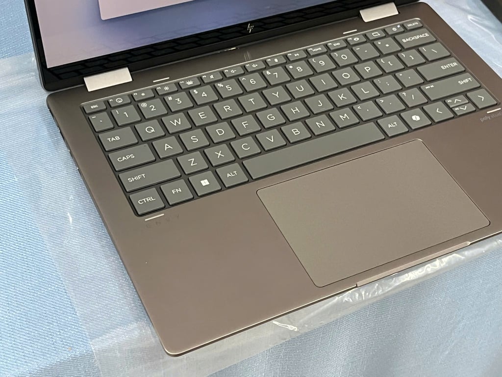 Laptop HP Envy x360 14-fc0162TU AY8X1PA