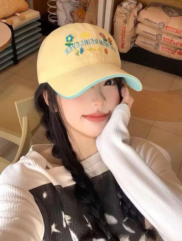Mũ lưỡi trai thuê hoa nhí