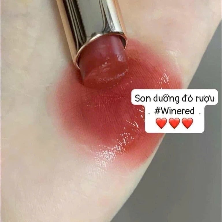 Set son Whoo hoàng cung gồm có 2 cây son và box da đựng son hình trái tim màu đỏ mới coong