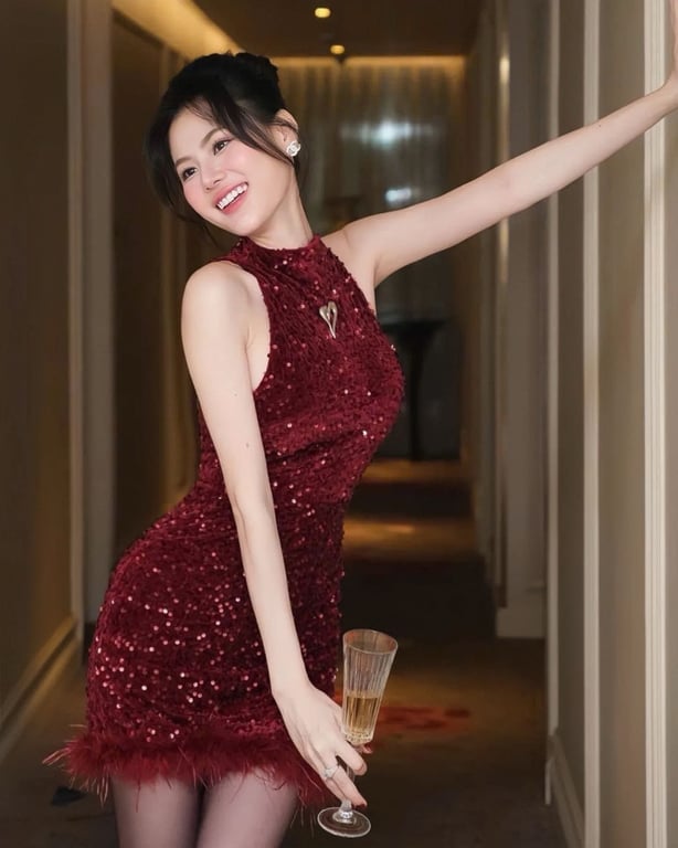 Đầm kim sa đỏ phối lông ngắn
