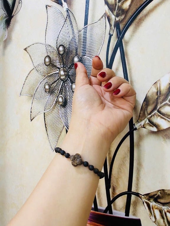 Vòng Trầm tết tay dây đủ màu chọn tuỳ mệnh