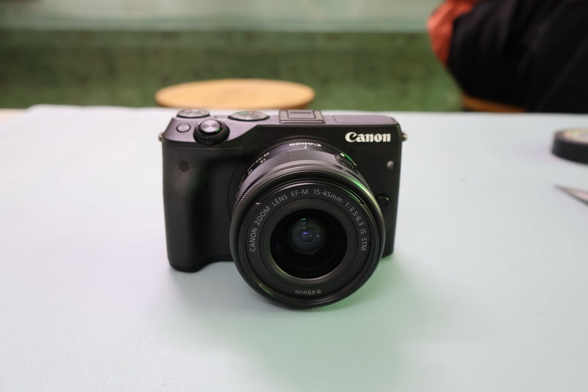 Canon M3 + lens kit 15- 45mm