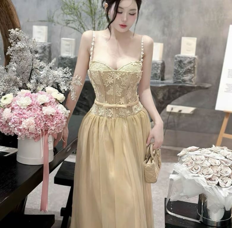 Váy thiết kế 2 dây ren công chúa