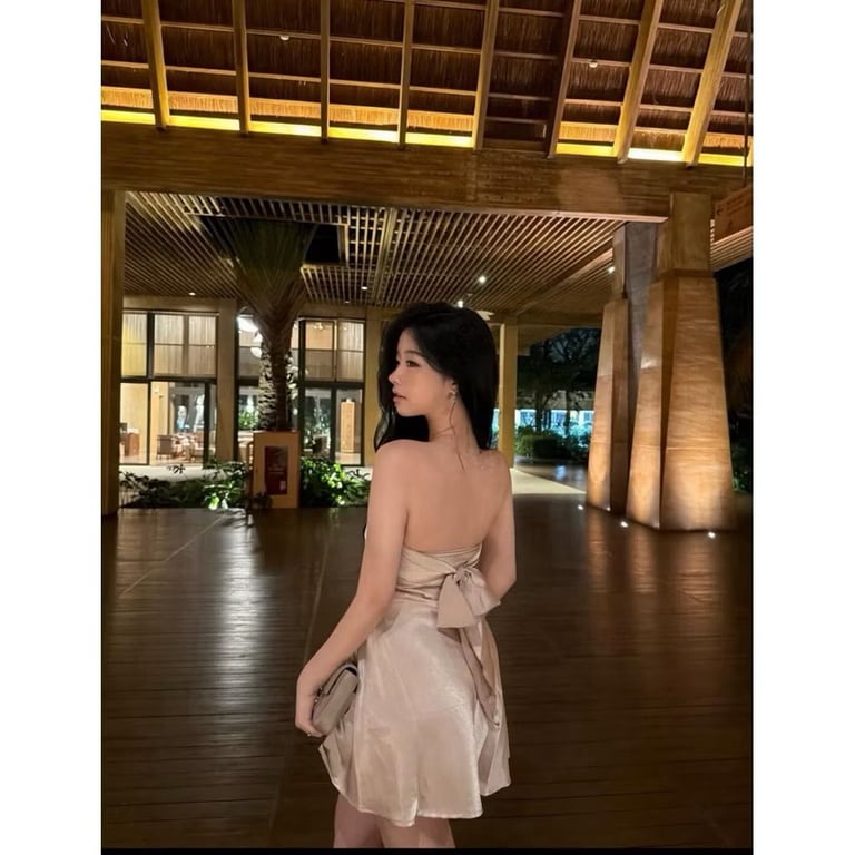 Váy lụa ngắn