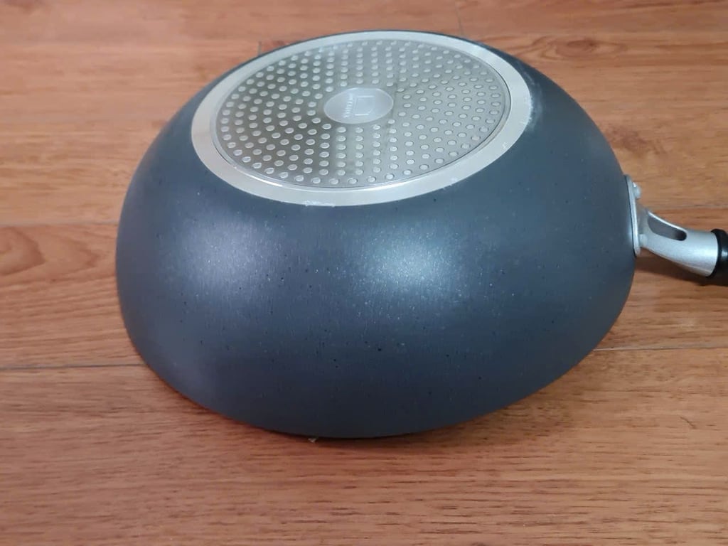 CHẢO CHỐNG DÍNH SIZE LỚN KÈM NẮP BEET MARBLE WOK LOCKNLOCK LED4306M - 30CM