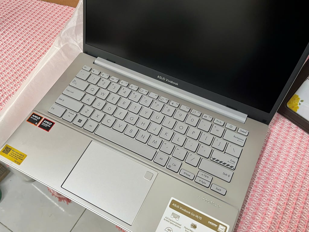 Laptop ASUS Vivobook Go 14 E1404FA-EB935W