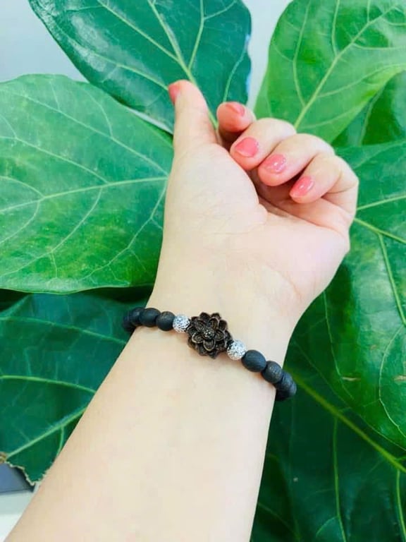 Vòng Trầm tết tay dây đủ màu chọn tuỳ mệnh