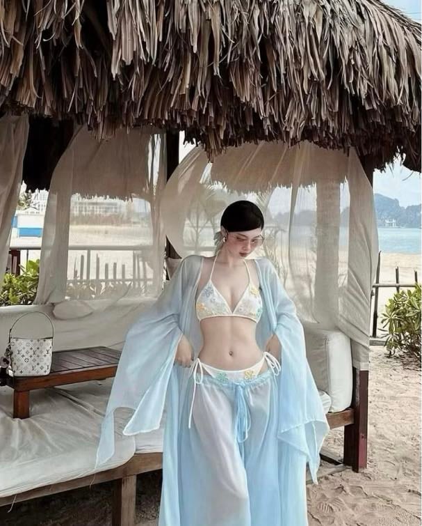 Set áo choàng kèm quần đi biển xanh dương - BK06