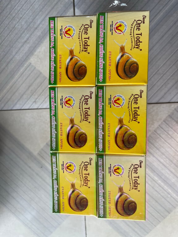 Kem oneToday 8g trắng da chống nắng giá cũ