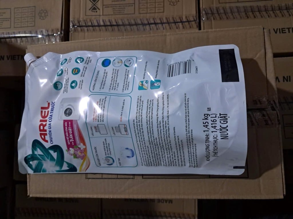 NƯỚC GIẶT XẢ ARIEL HƯƠNG SEN NHÀI VÀ HƯƠNG DOWNY túi 1.45kg