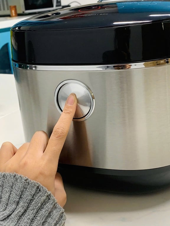 Nồi cơm điện tử Rapido 1.8L RC18D