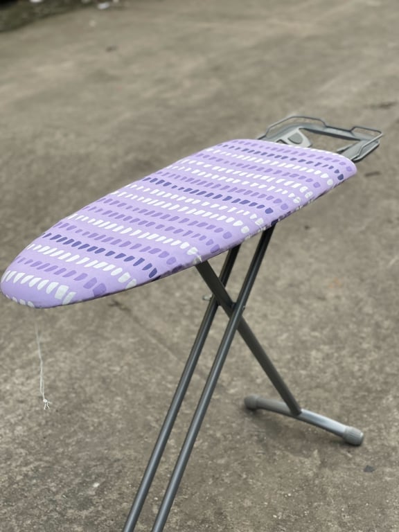 Bàn để ủi quần áo dạng đứng Lebenlang LBL3535