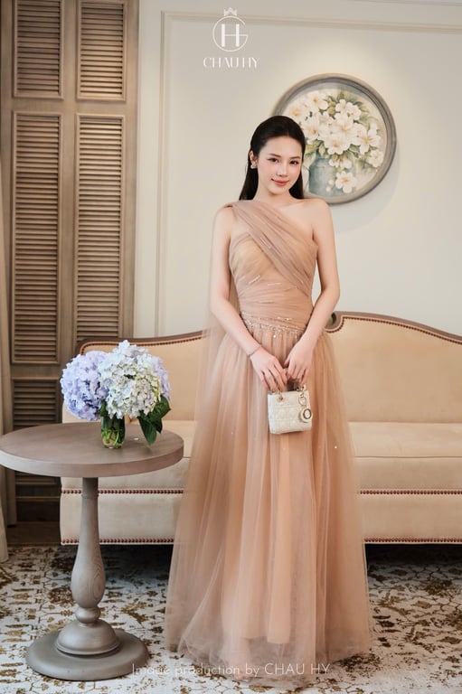 Đầm lệch vai đính đá ( size S ) chau hy