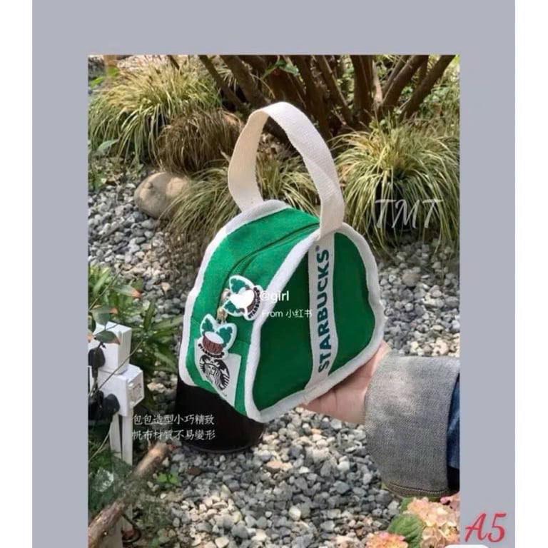 túi nhỏ xinh hình tam giác . Mẫu mới nhất có kèm khoá lo.go S.T.A.R.B.U.CK