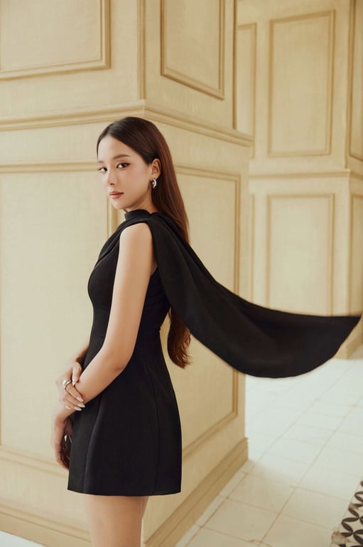 Đầm đen Cổ Vạt đắp chéo