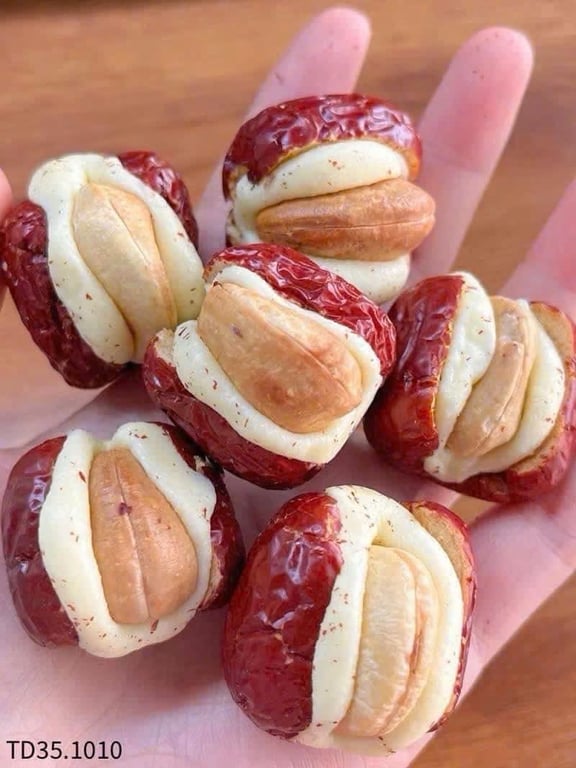 Set 3 hộp KẸO TÁO ĐỎ SỮA LẠC ĐÀ KẸP HẠT ĐIỀU ngon tụt lưỡi gói 300gr