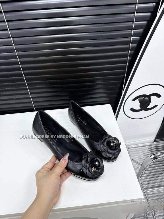 Giày búp bê chanel hoa trà đen