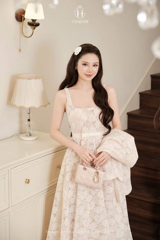 Váy ren trắng kem dài hai dây bản to bồng xoè size L - DT224