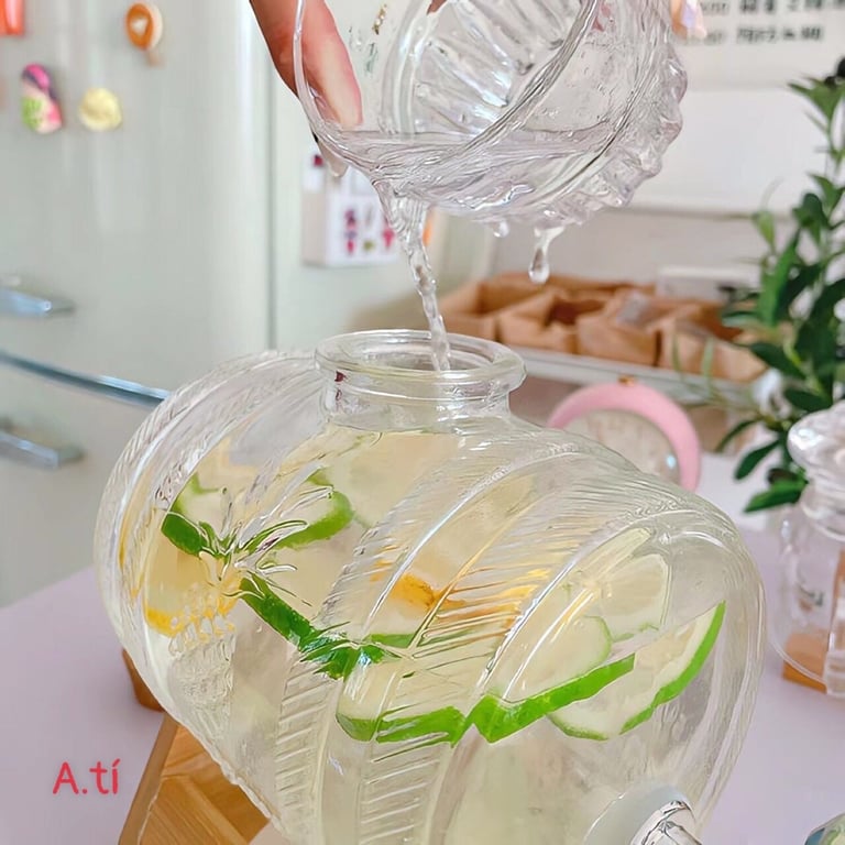 BÌNH THUỶ TINH ĐỰNG RƯỢU, ĐỰNG NƯỚC CÓ VÒI KÈM KỆ GỖ