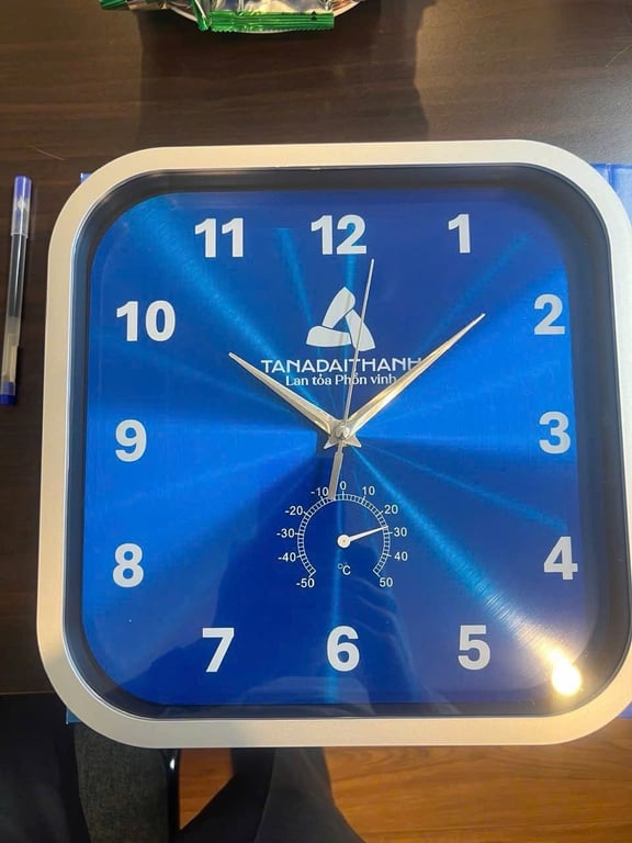 Đồng hồ Tân Á Đại Thành