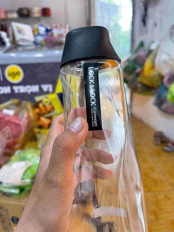 BÌNH ĐỰNG NƯỚC LOCK&LOCK 700ML HAP559BLK