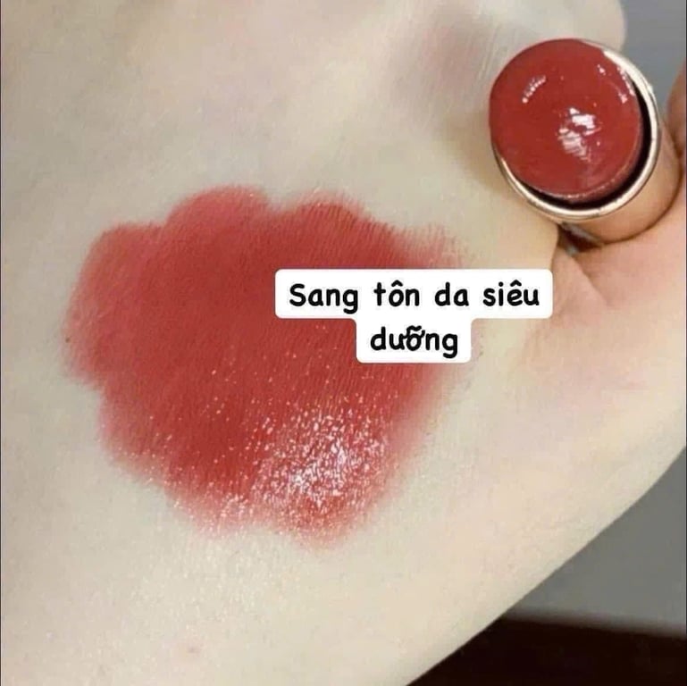 Set son Whoo hoàng cung gồm có 2 cây son và box da đựng son hình trái tim màu đỏ mới coong