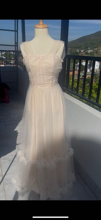 Váy bẹt vai voan tầng ( size s )