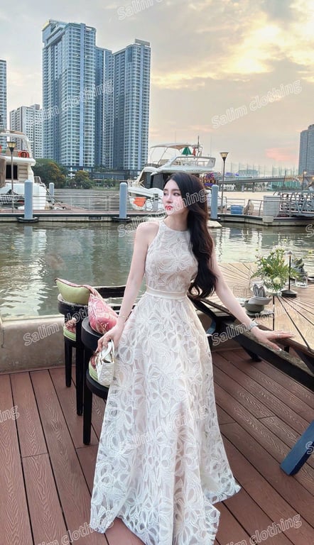 Váy ren trắng kem cọc tay Salim dài