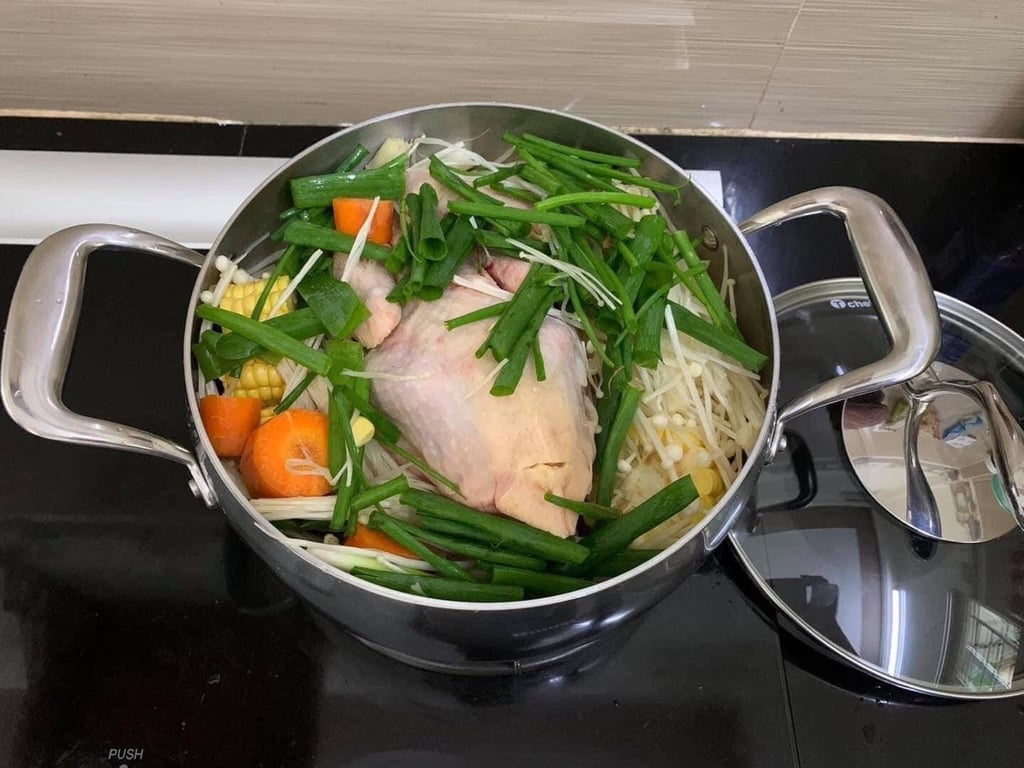 Nồi 3.8L tupper ware