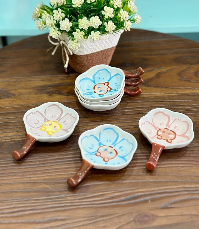 Set 6c Bát chấm gia vị gác đũa hình hoa