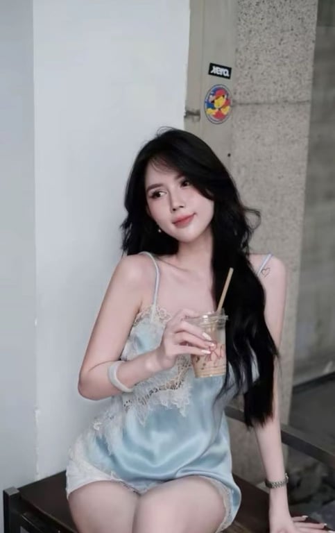 Áo lụa 2 dây xanh ren chéo tà