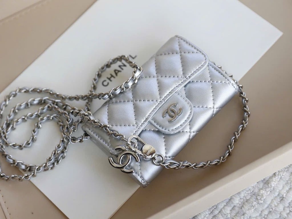 CHANEL Wallet liền dây